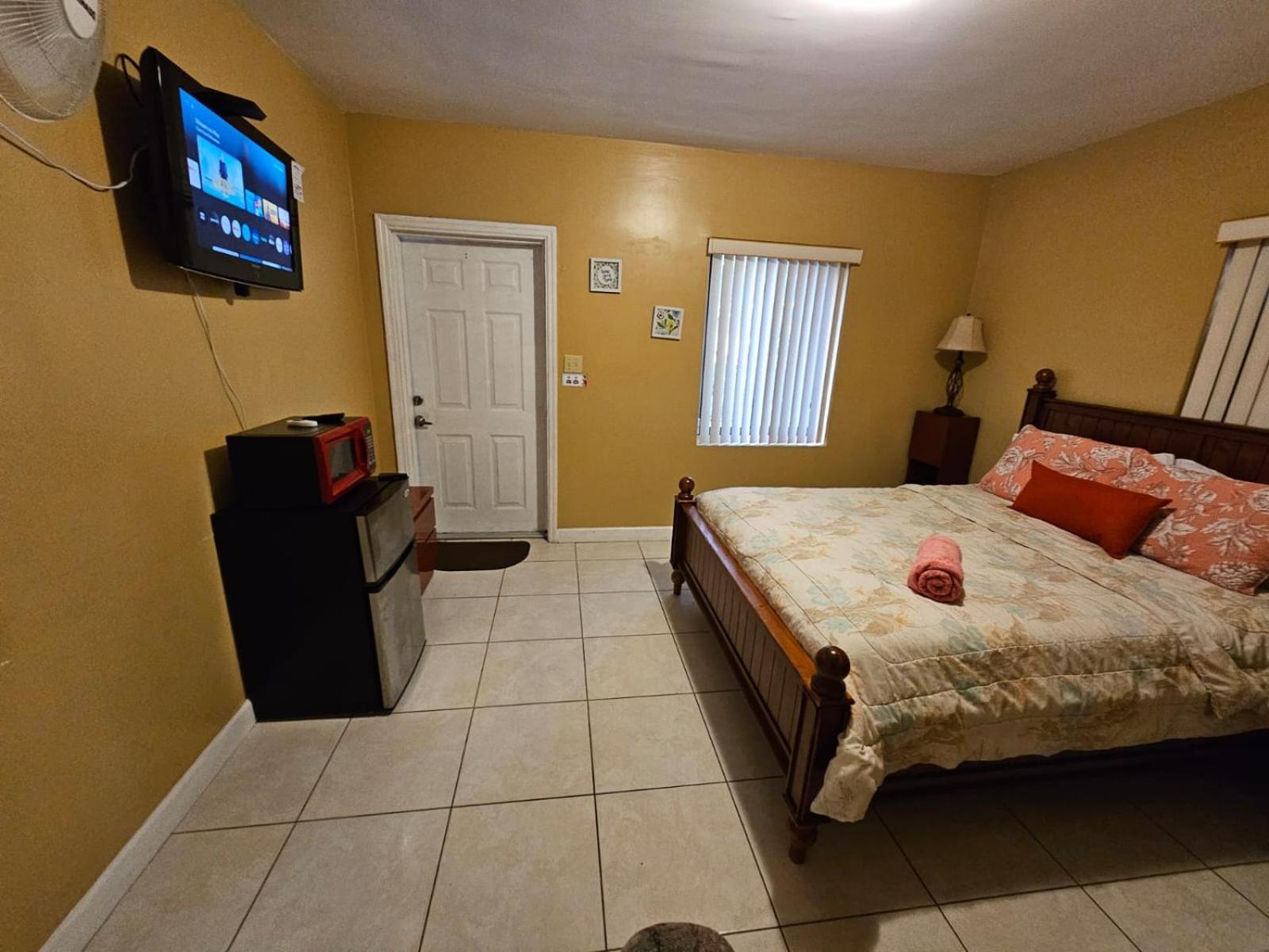 Royal Poinciana Stay Miami Springs Exterior photo