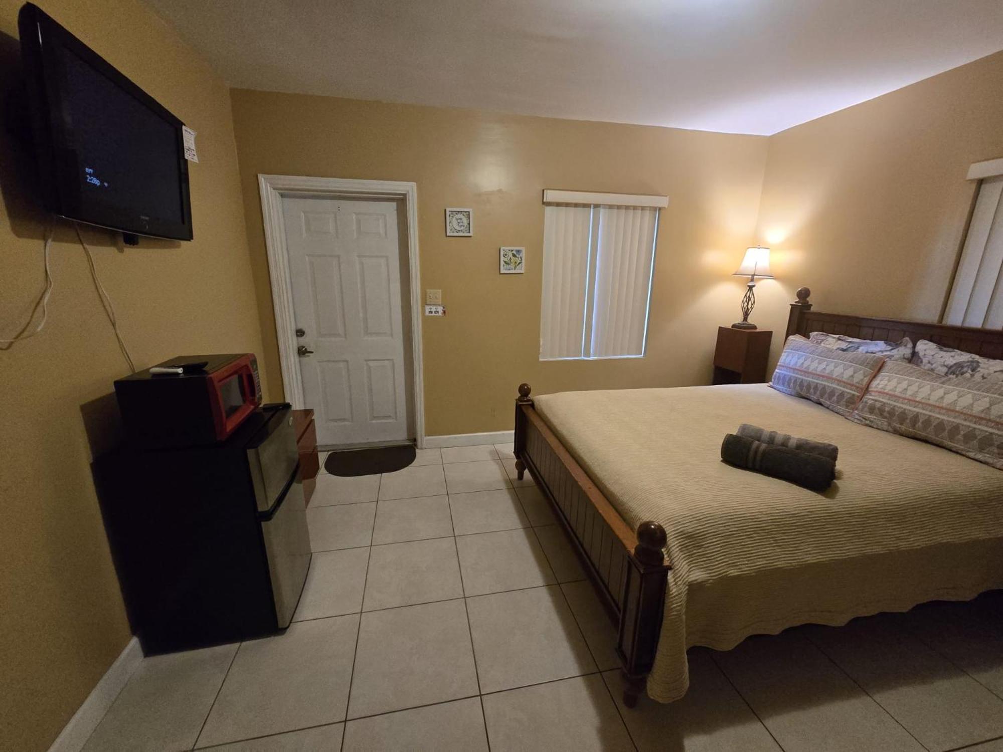 Royal Poinciana Stay Miami Springs Exterior photo