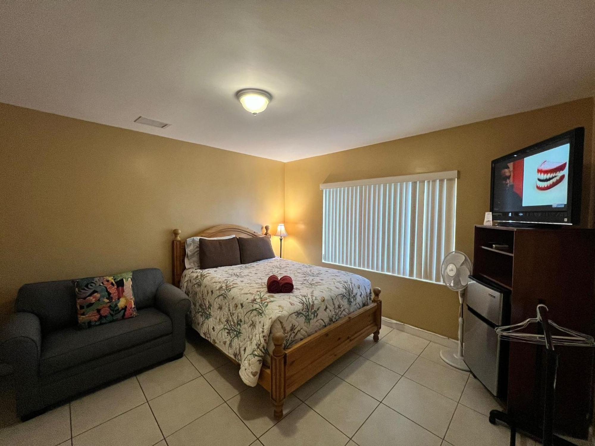Royal Poinciana Stay Miami Springs Exterior photo